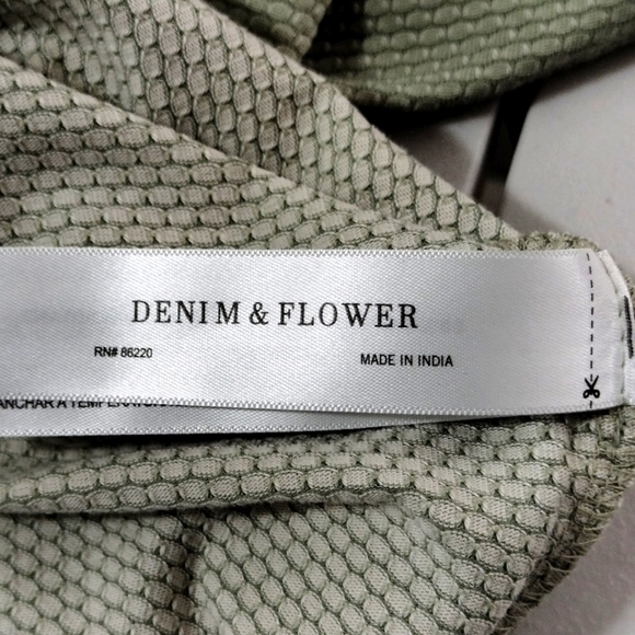 Denim & Flower Sage Green Short Sleeve Tee ,Size XL - Picture 5 of 6